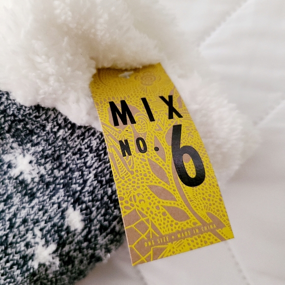 👀50% OFF🧦⛄NWT ☃️🧦 Snowman Sweater Slipper Socks - Picture 5 of 6